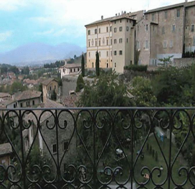 Hotel Palazzo Dragoni Spoleto Exterior foto
