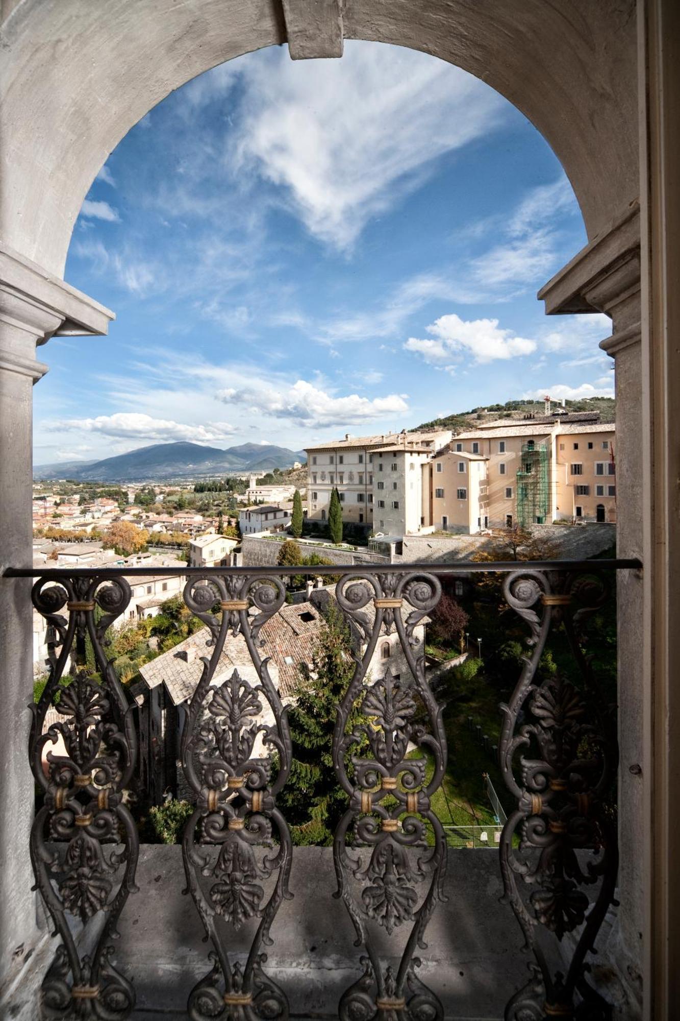 Hotel Palazzo Dragoni Spoleto Exterior foto